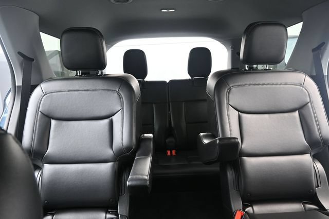 Used 2023 Ford Explorer XLT w/ Equipment Group 202A AWD/4WD image 33