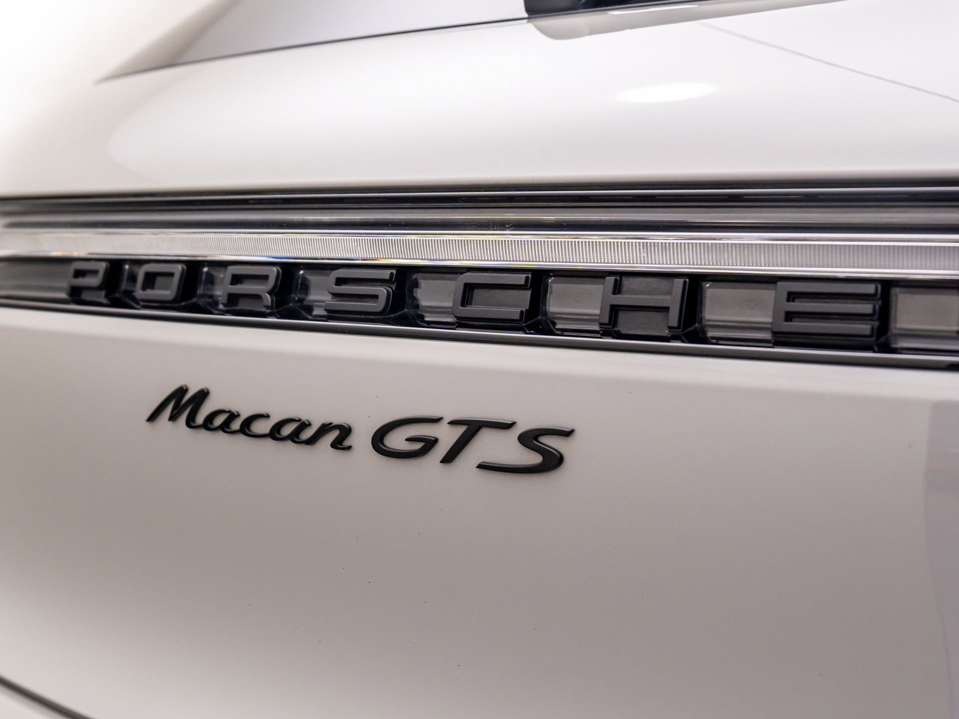 Certified 2024 Porsche Macan GTS image 32