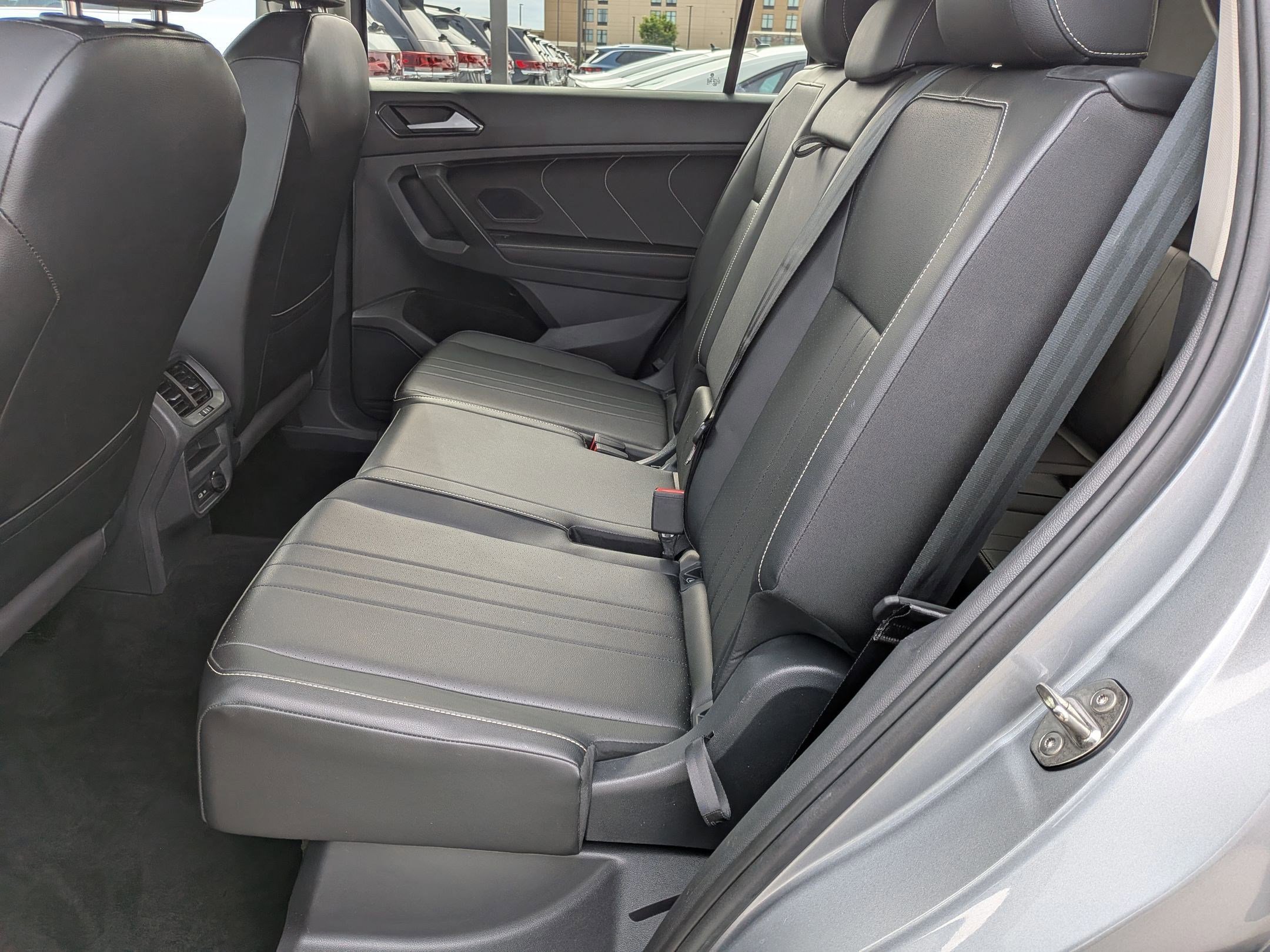 Used 2023 Volkswagen Tiguan SE FWD image 29