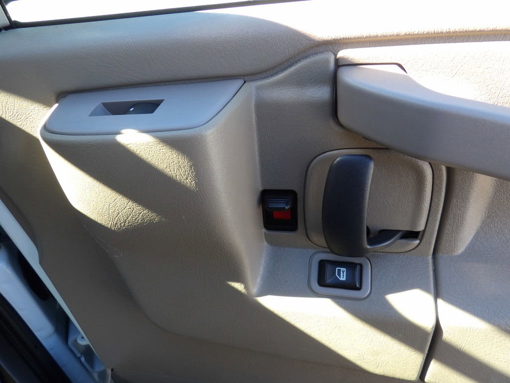 Used 2022 Chevrolet Express 3500 w/ Driver Convenience Package image 30