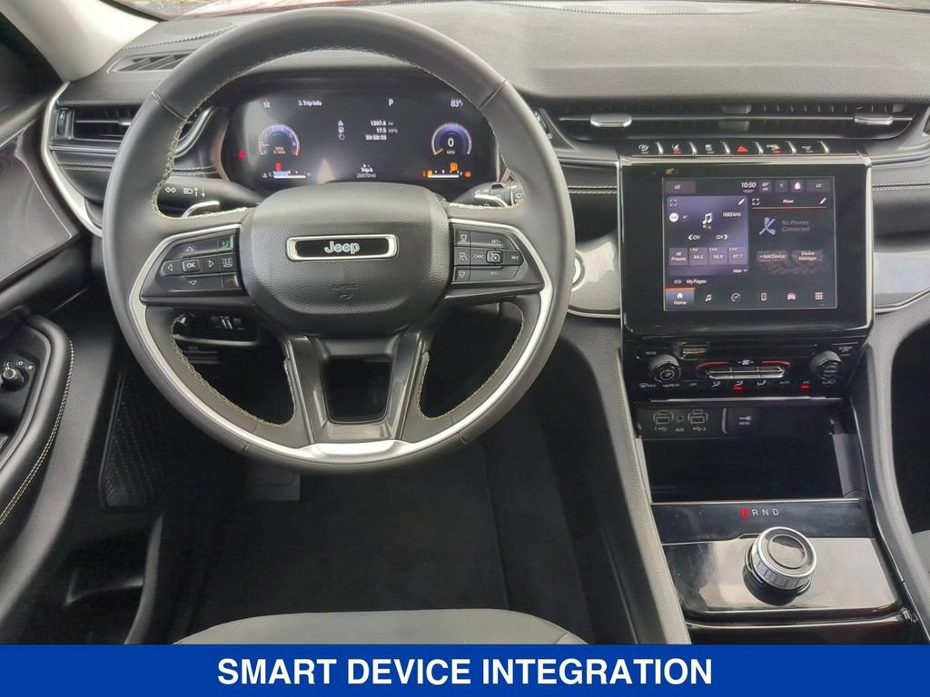 Used 2023 Jeep Grand Cherokee Laredo AWD/4WD image 18