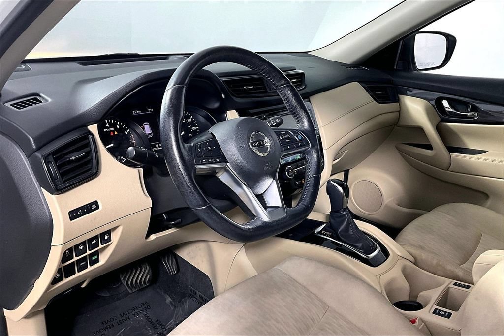 Used 2019 Nissan Rogue SV w/ Premium Package FWD image 13