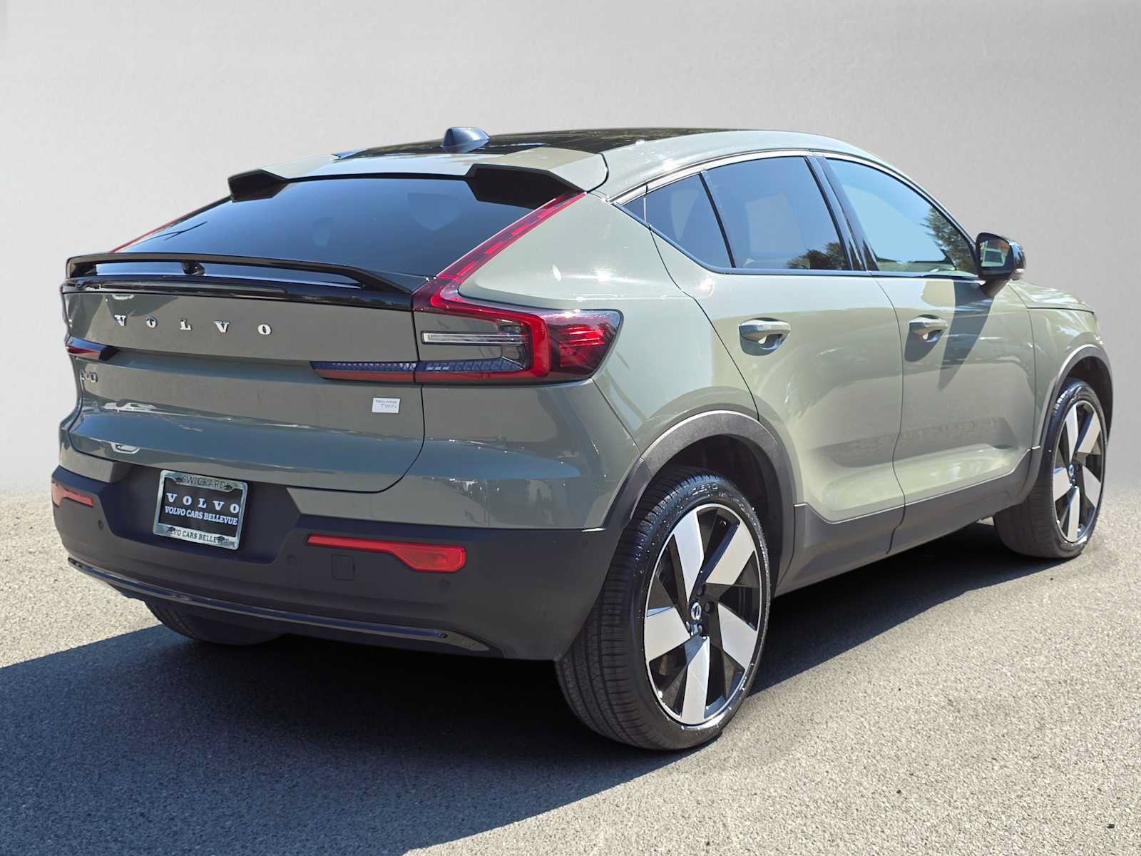 Used 2023 Volvo C40 P8 Recharge Ultimate w/ Protection Package Premier AWD/4WD image 4