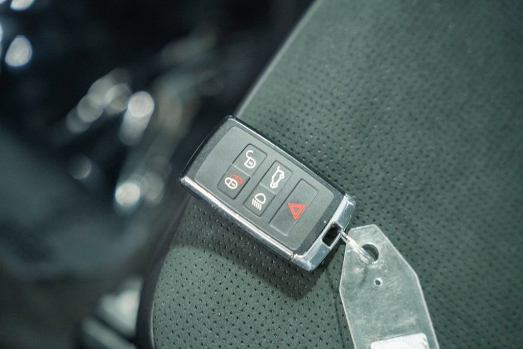 Used 2024 Land Rover Discovery S AWD/4WD image 44