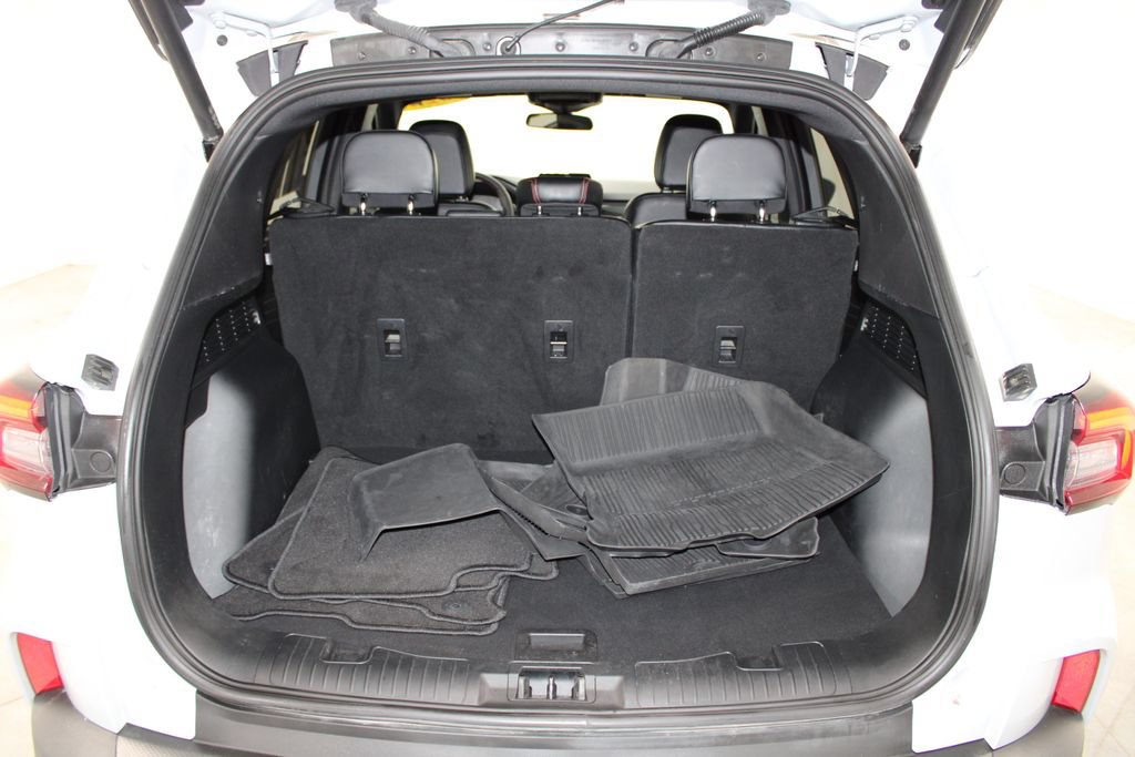 Used 2025 Ford Escape ST-Line Select w/ Class II Trailer Tow Package AWD/4WD image 17