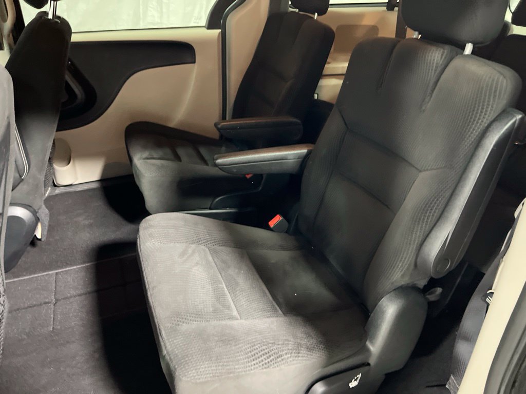 Used 2017 Dodge Grand Caravan SE FWD image 14
