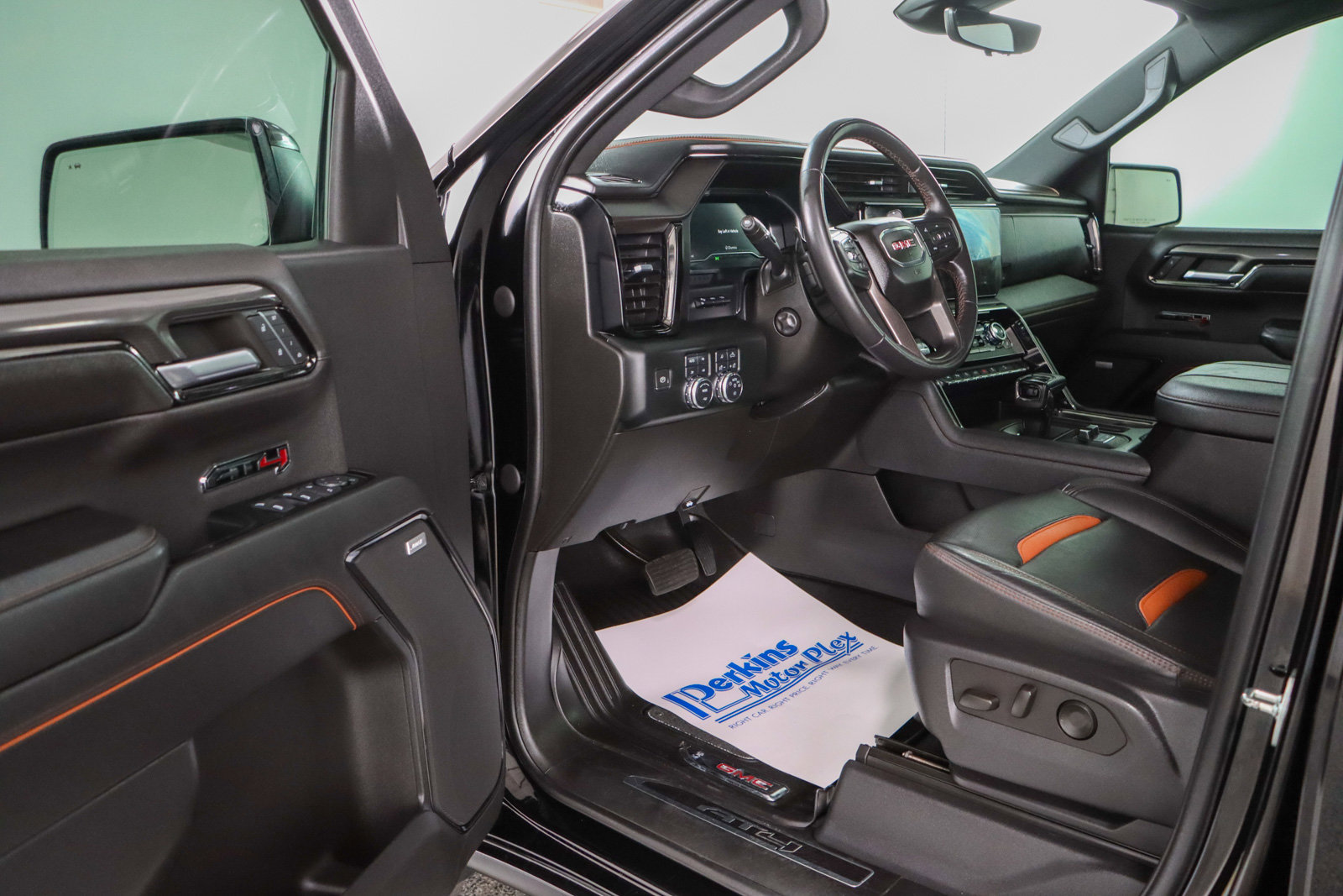 Used 2023 GMC Sierra 1500 AT4 w/ Technology Package image 3