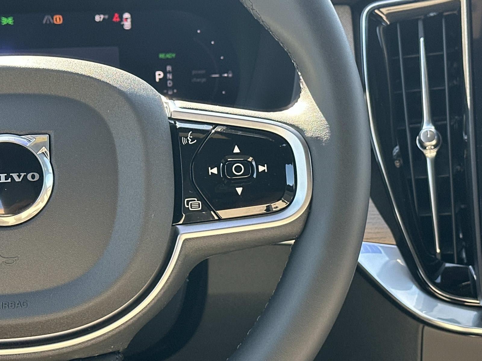 New 2026 Volvo XC90 T8 Plus w/ Protection Package Premier AWD/4WD image 9