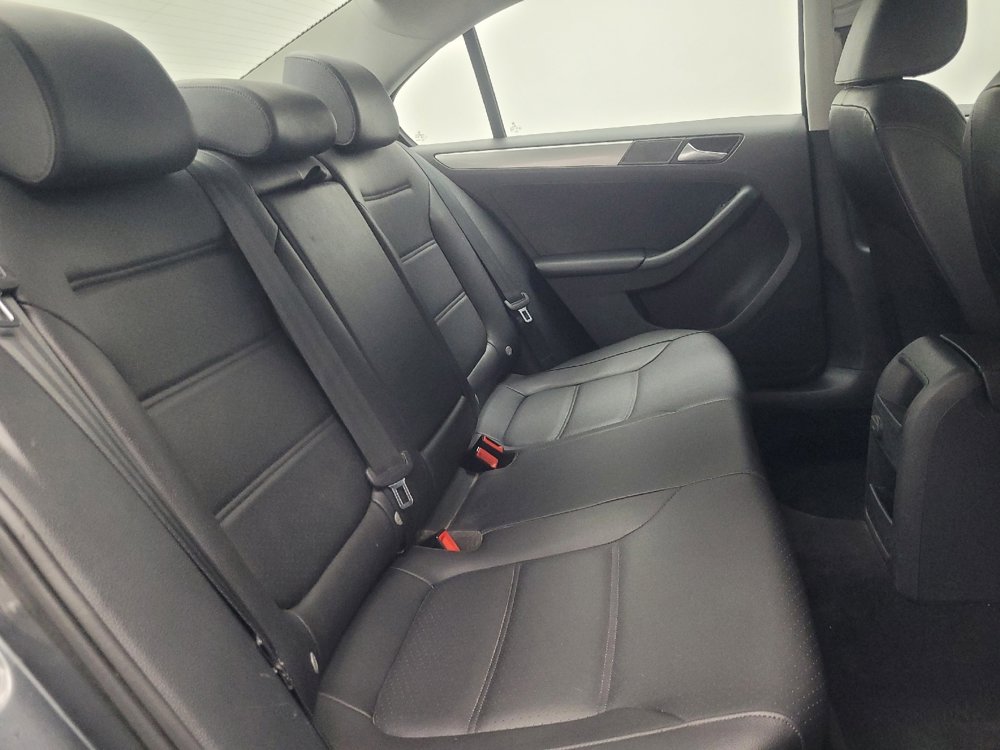 Used 2017 Volkswagen Jetta SE FWD image 19