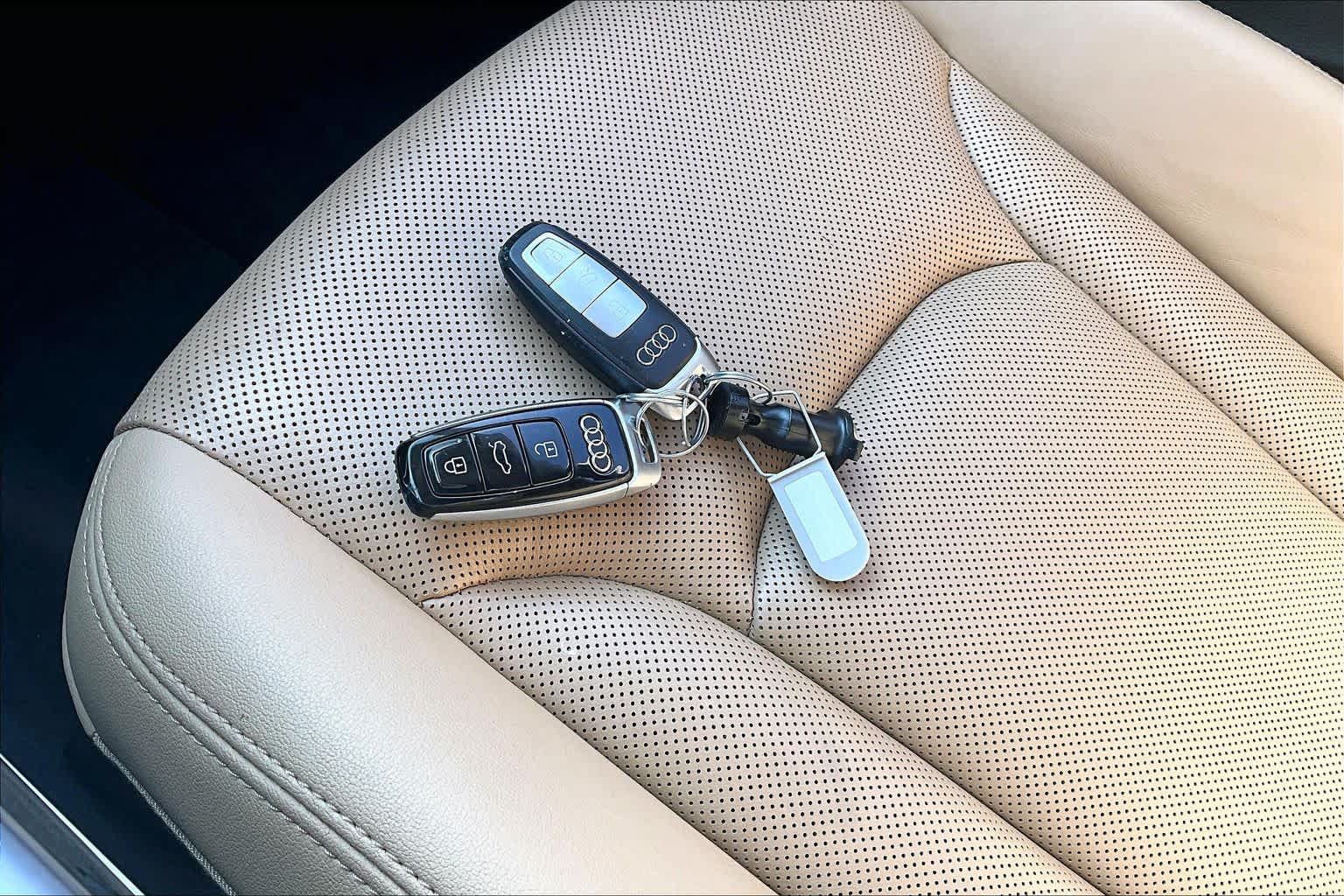Used 2019 Audi Q8 Prestige w/ Towing Package AWD/4WD image 15