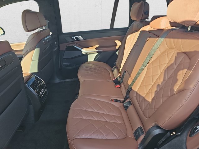 Used 2025 BMW X7 xDrive40i w/ M Sport Package image 16