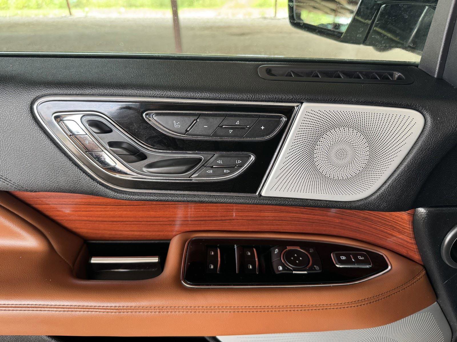 Used 2021 Lincoln Navigator Reserve w/ Luxury Package AWD/4WD image 28