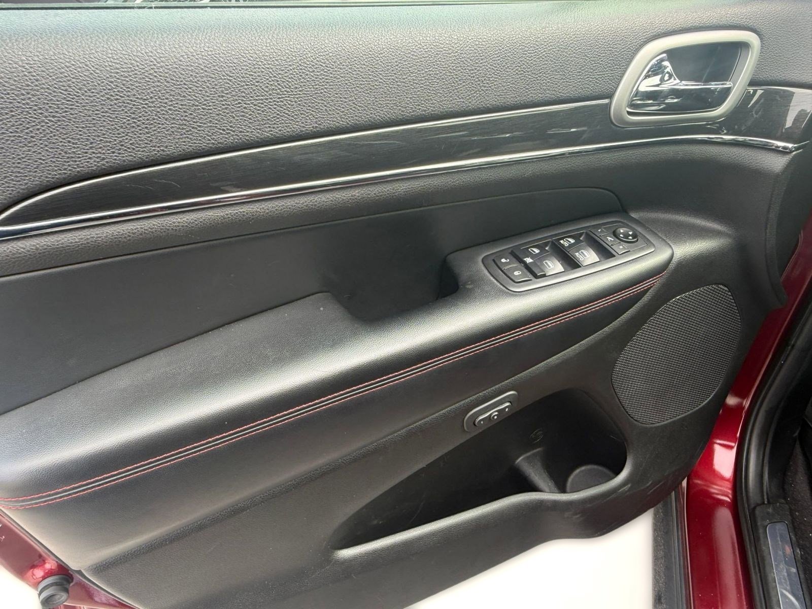 Used 2018 Jeep Grand Cherokee Trailhawk w/ Trailhawk Luxury Group image 11