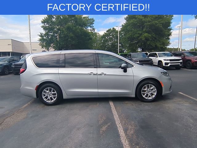 Certified 2023 Chrysler Pacifica Touring-L FWD image 6