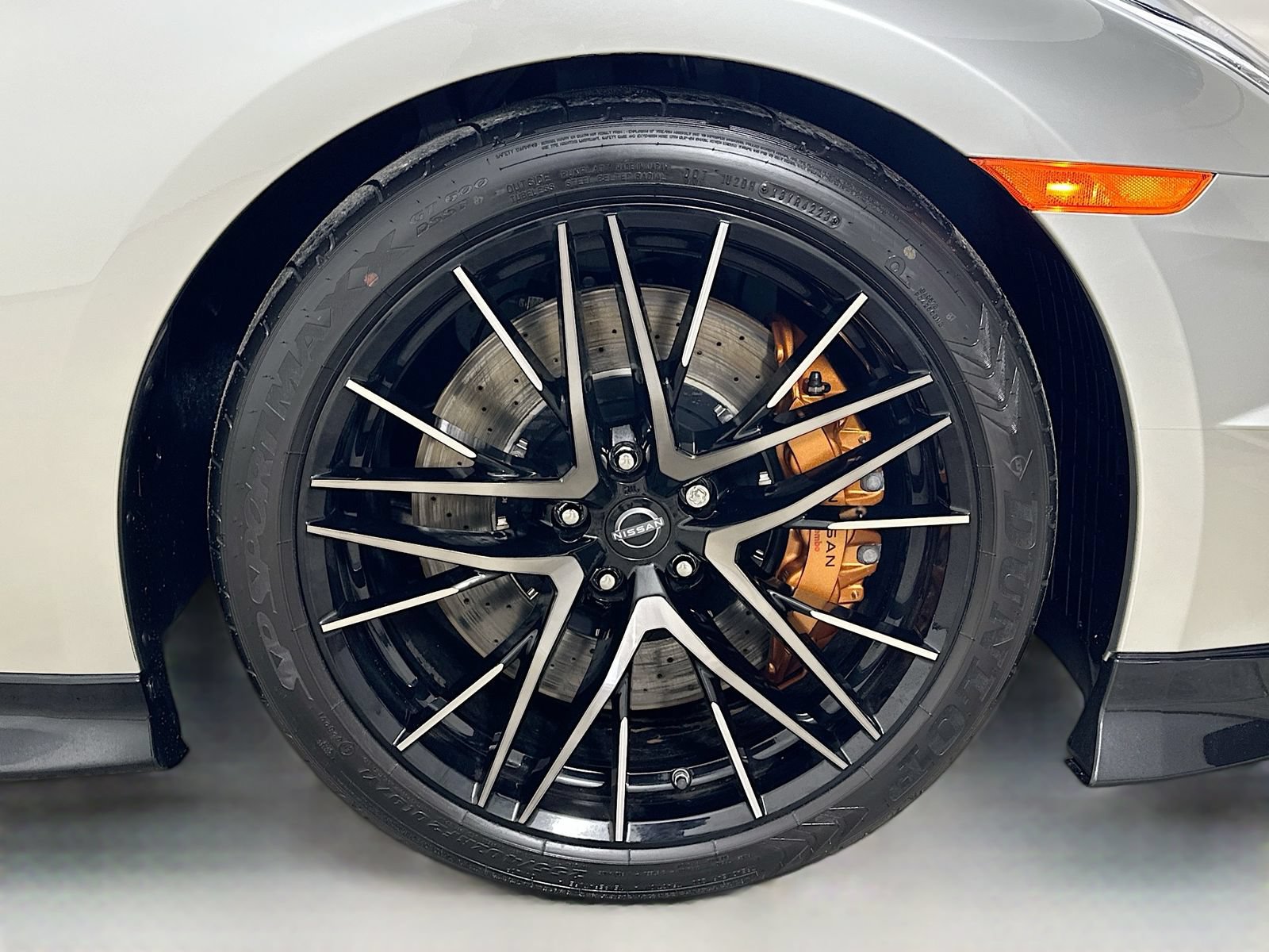 Used 2024 Nissan GT-R Premium w/ Premium Interior Package AWD/4WD image 11