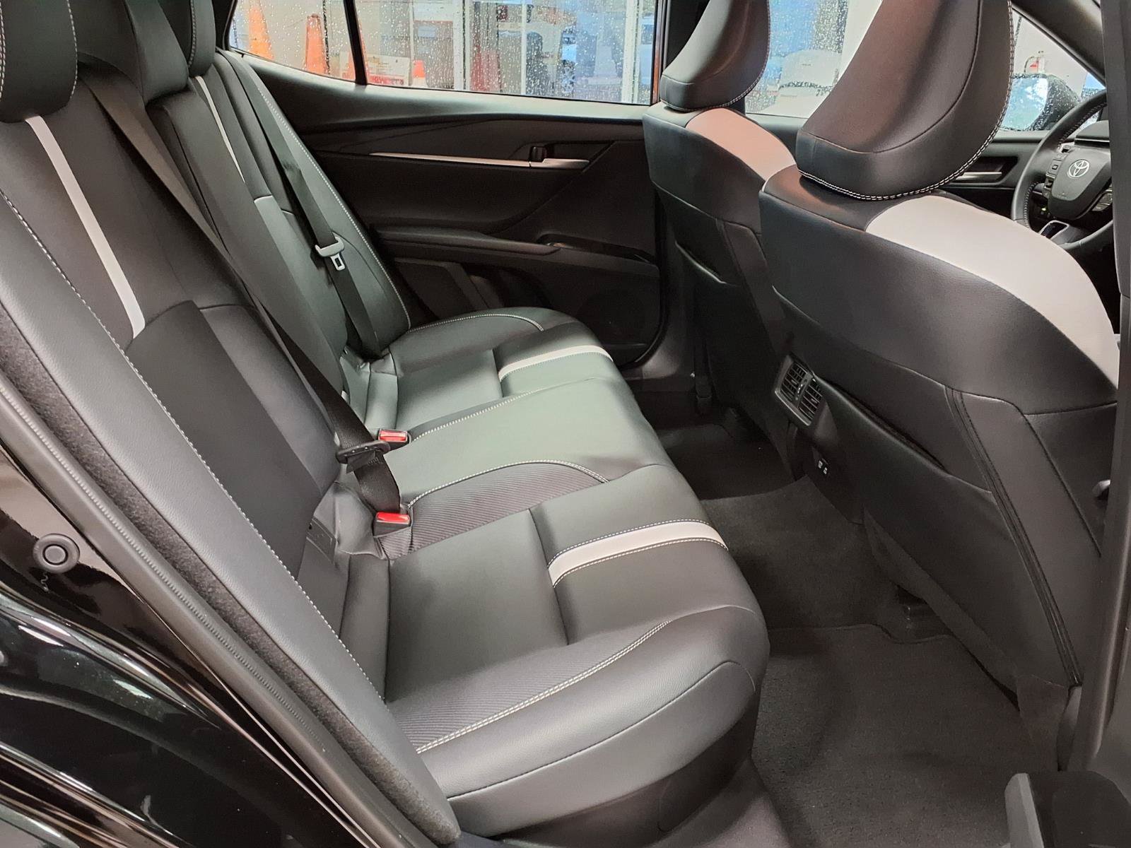 Used 2025 Toyota Camry SE FWD image 13