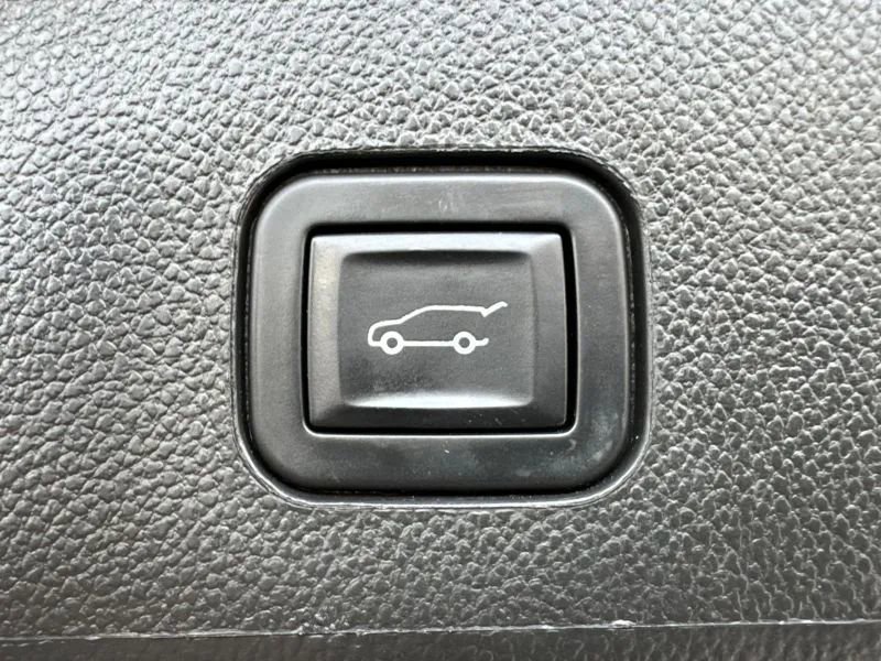 Used 2015 Cadillac SRX Luxury w/ Driver Awareness Package FWD image 48