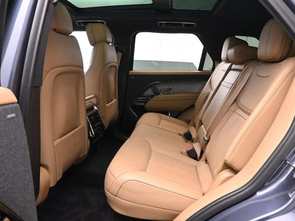 Used 2024 Land Rover Range Rover Sport SE AWD/4WD image 15