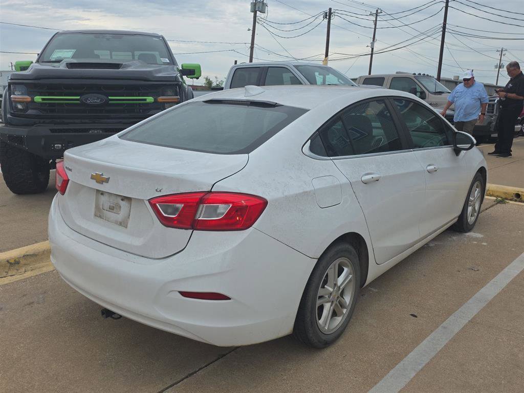 Used 2017 Chevrolet Cruze LT w/ Convenience Package FWD image 5