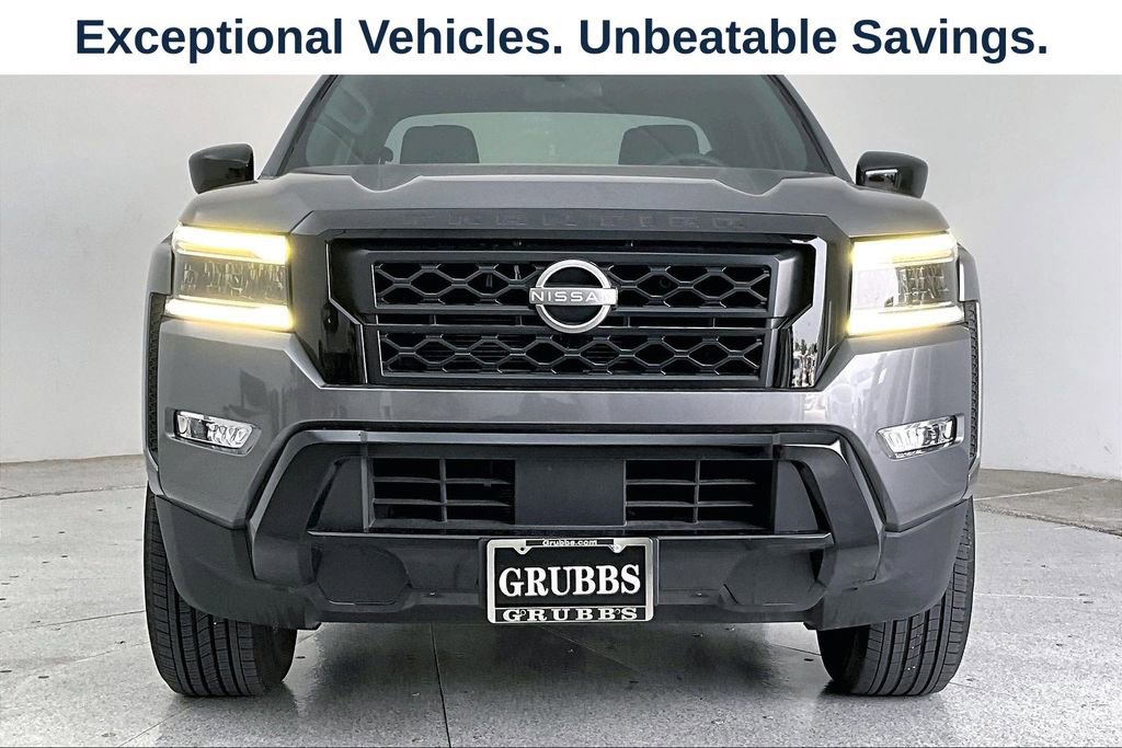 Used 2023 Nissan Frontier SV w/ Midnight Edition Package RWD image 3