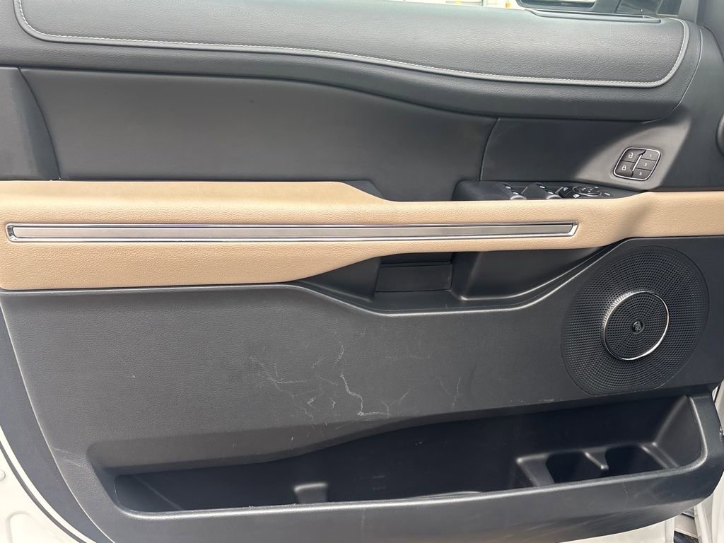 Used 2023 Ford Expedition Limited image 6