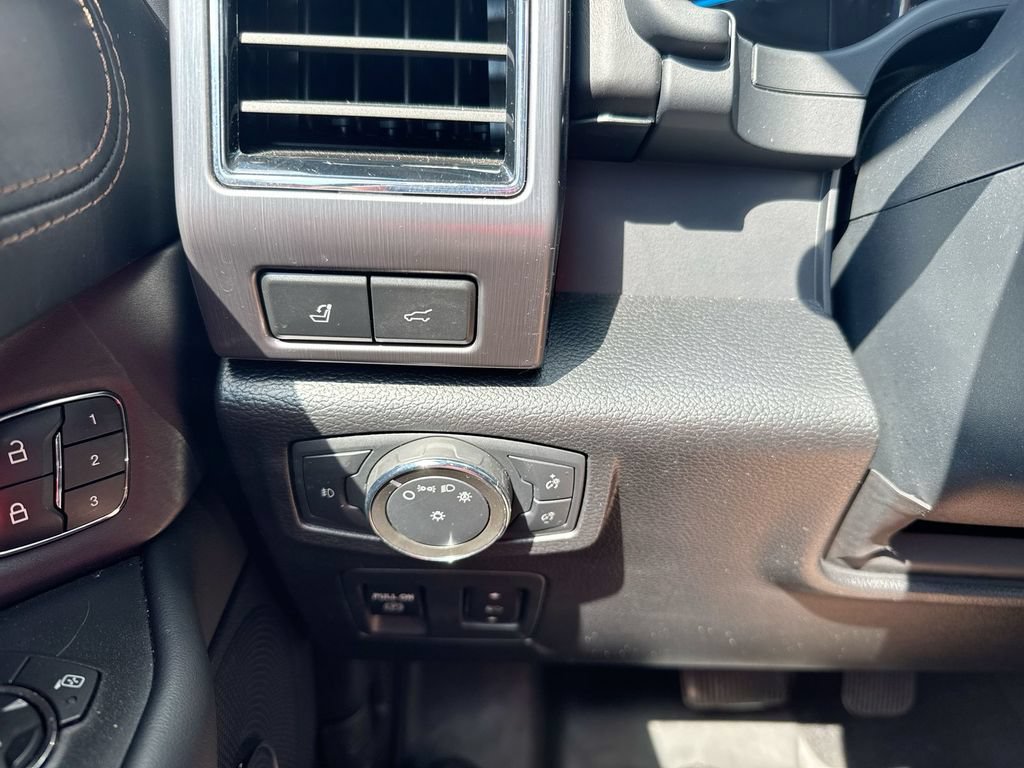 Used 2021 Ford Expedition Max Platinum AWD/4WD image 18