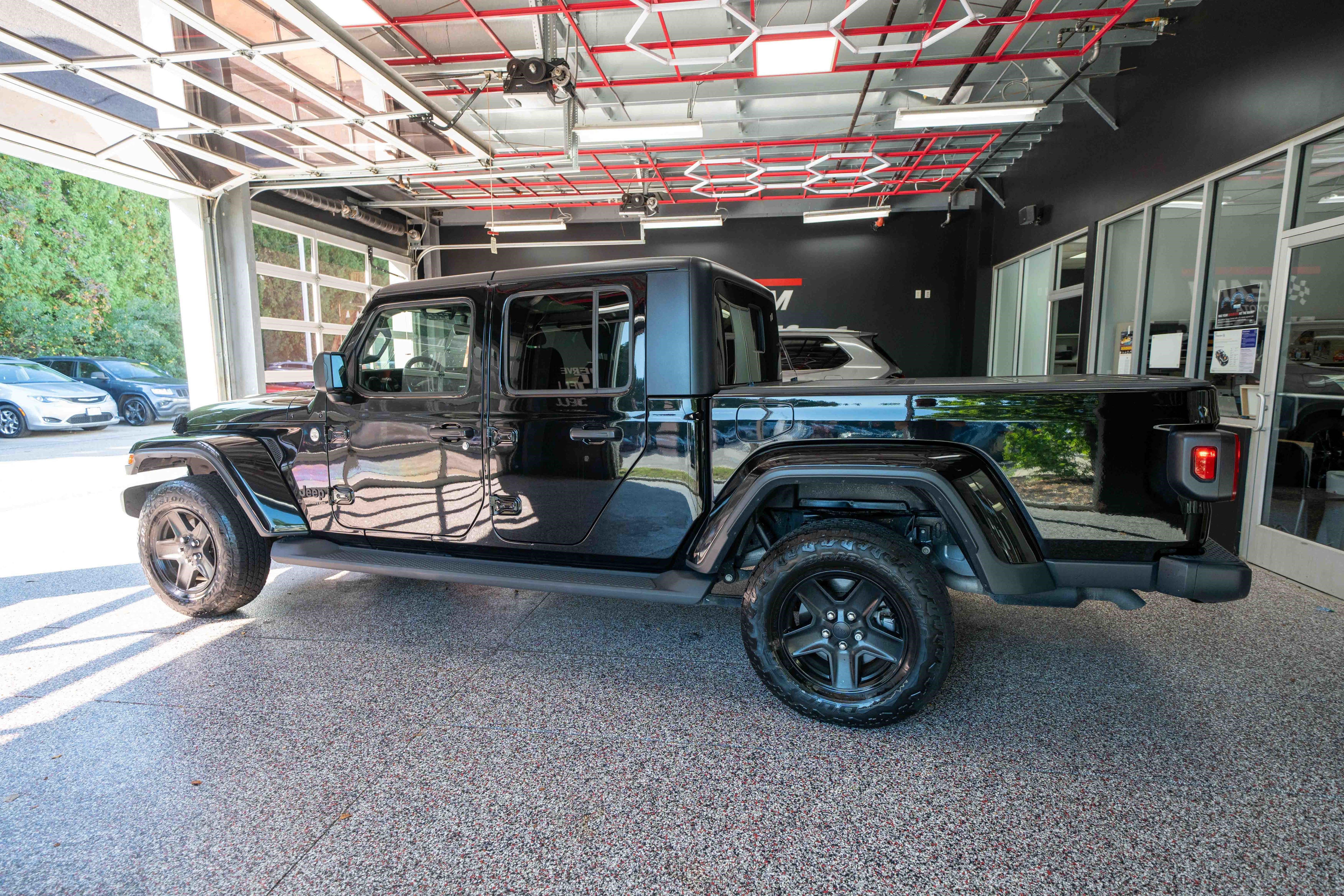 Used 2021 Jeep Gladiator Sport AWD/4WD image 2