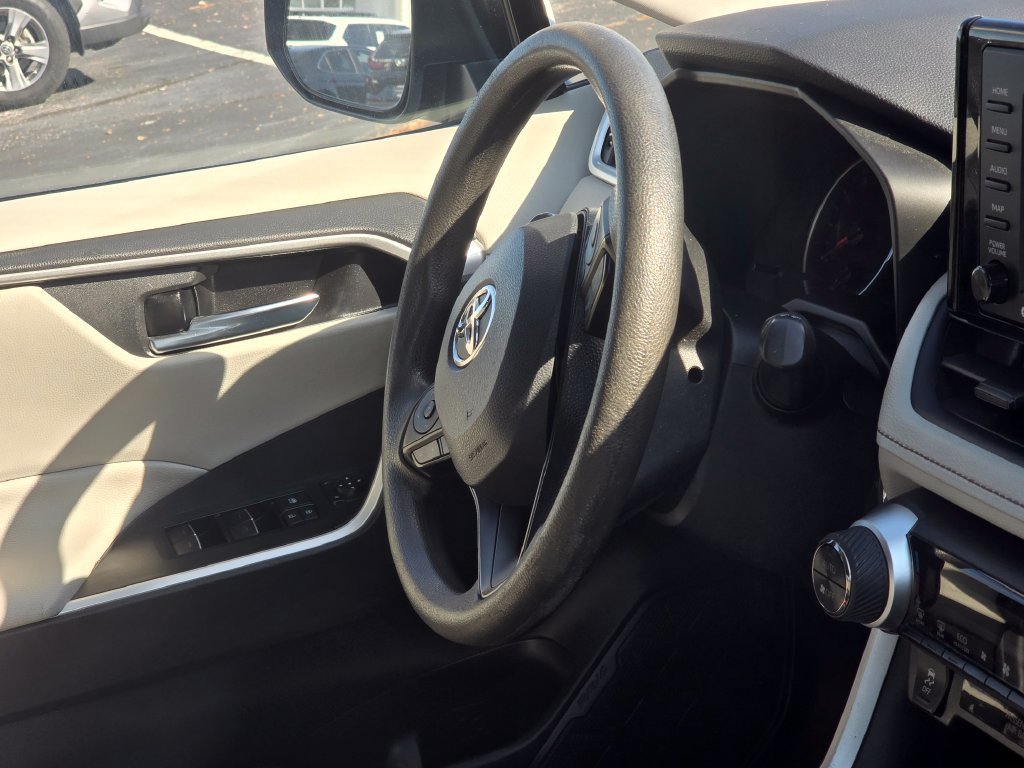 Certified 2022 Toyota RAV4 XLE w/ Convenience Package AWD/4WD image 16