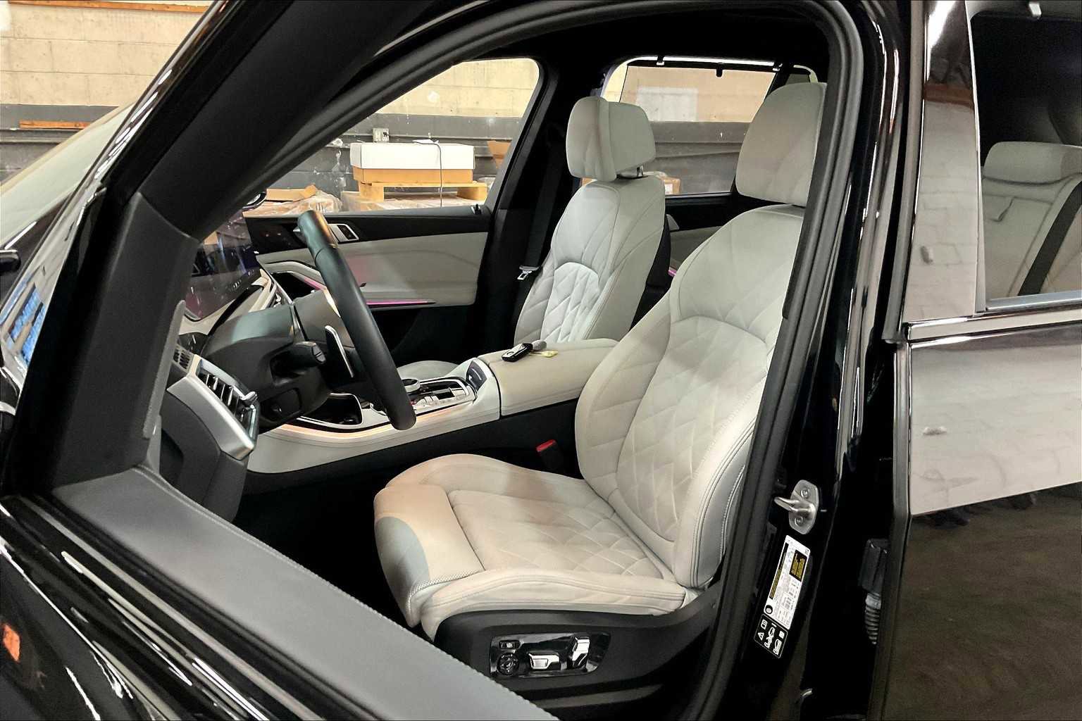 Used 2025 BMW X5 M60i w/ Executive Package image 28