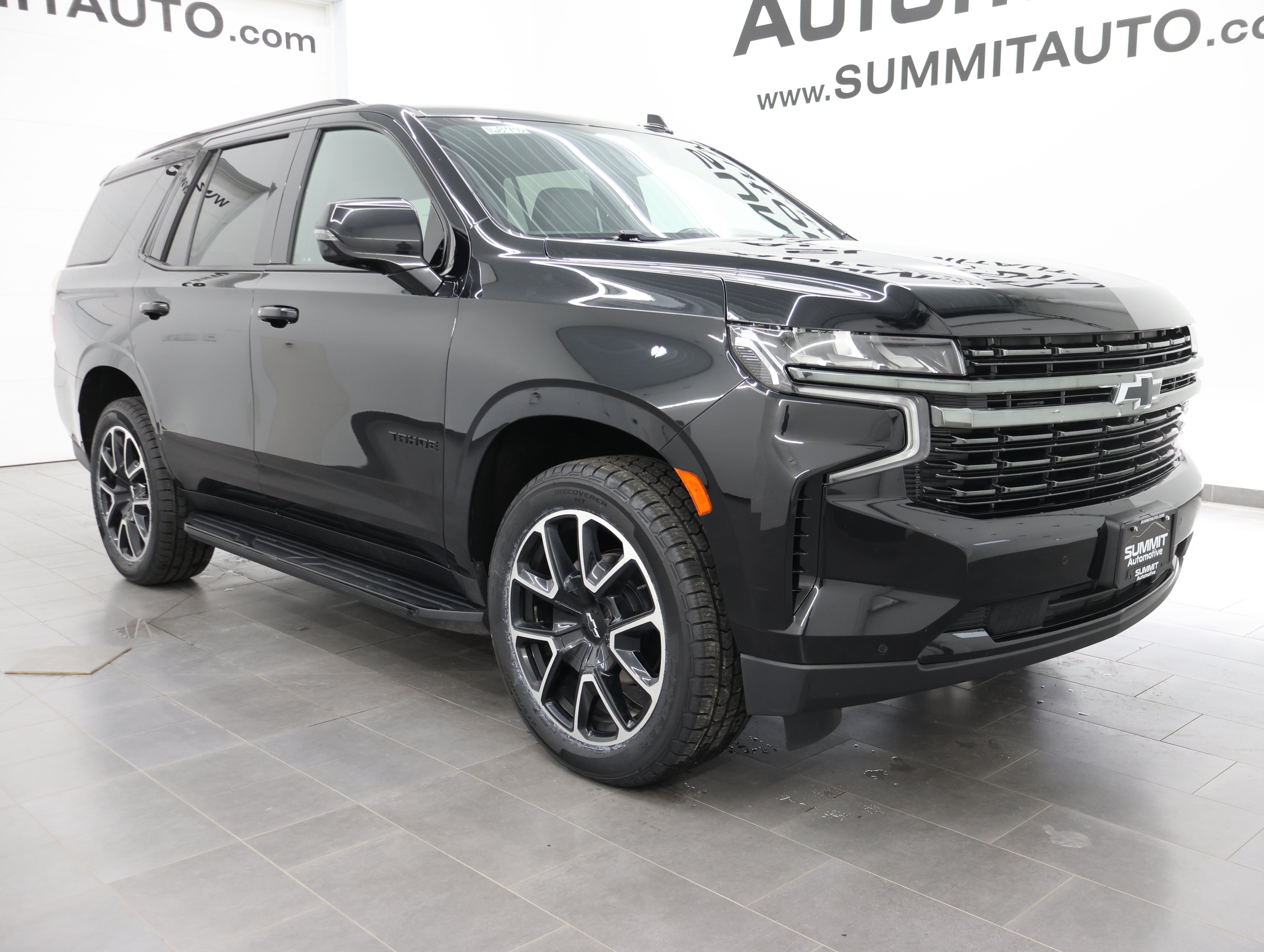 Used 2022 Chevrolet Tahoe RST w/ Luxury Package AWD/4WD image 2