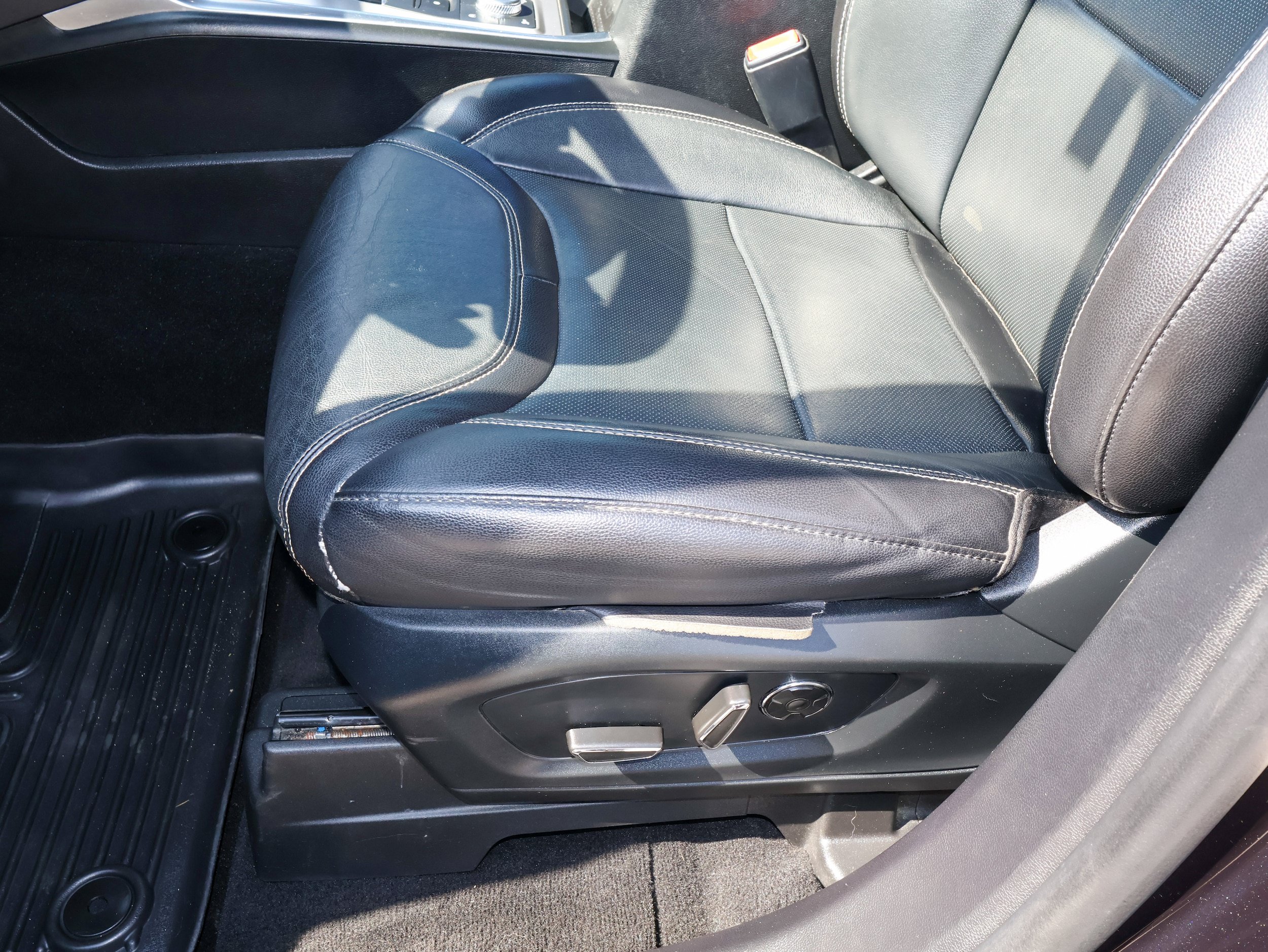 Used 2020 Ford Explorer ST w/ ST Street Pack AWD/4WD image 14
