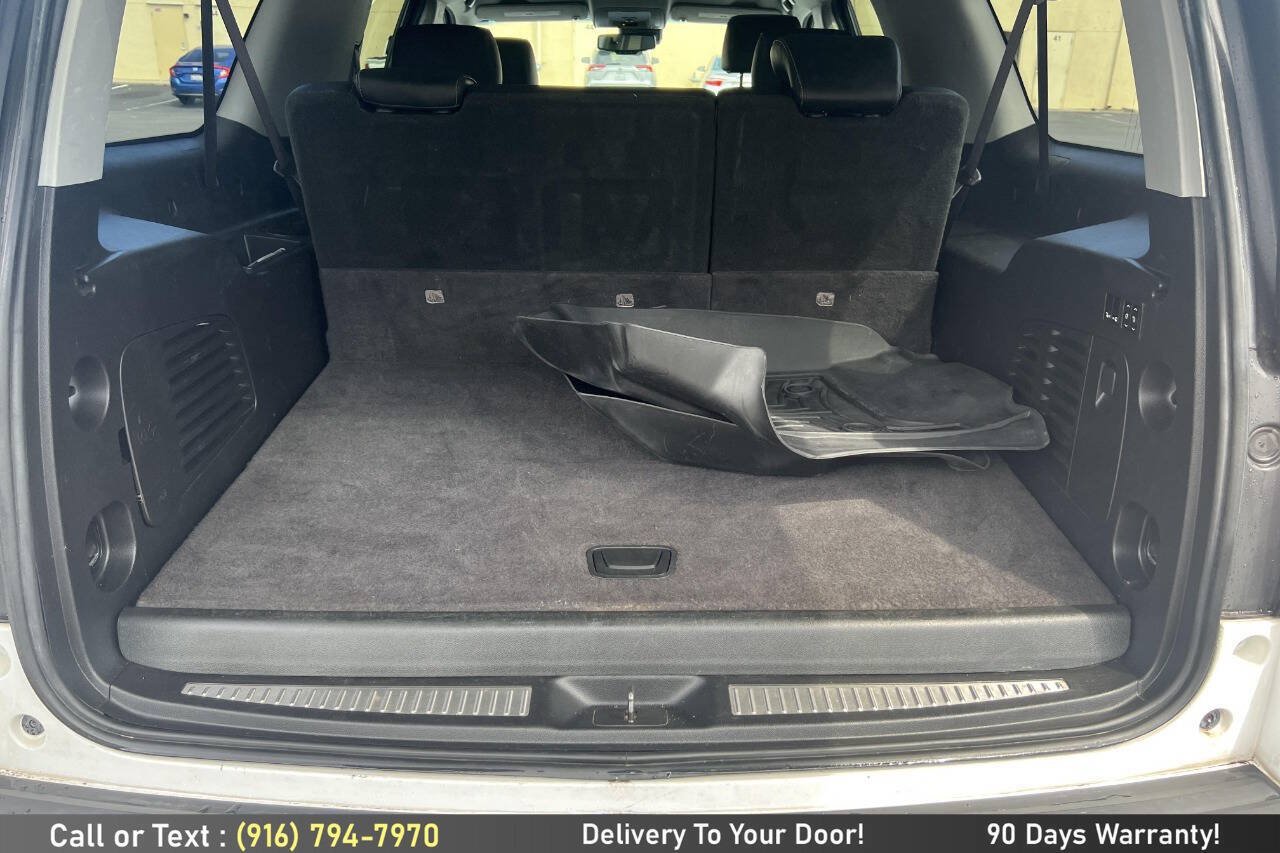 Used 2017 Chevrolet Suburban Premier RWD image 11