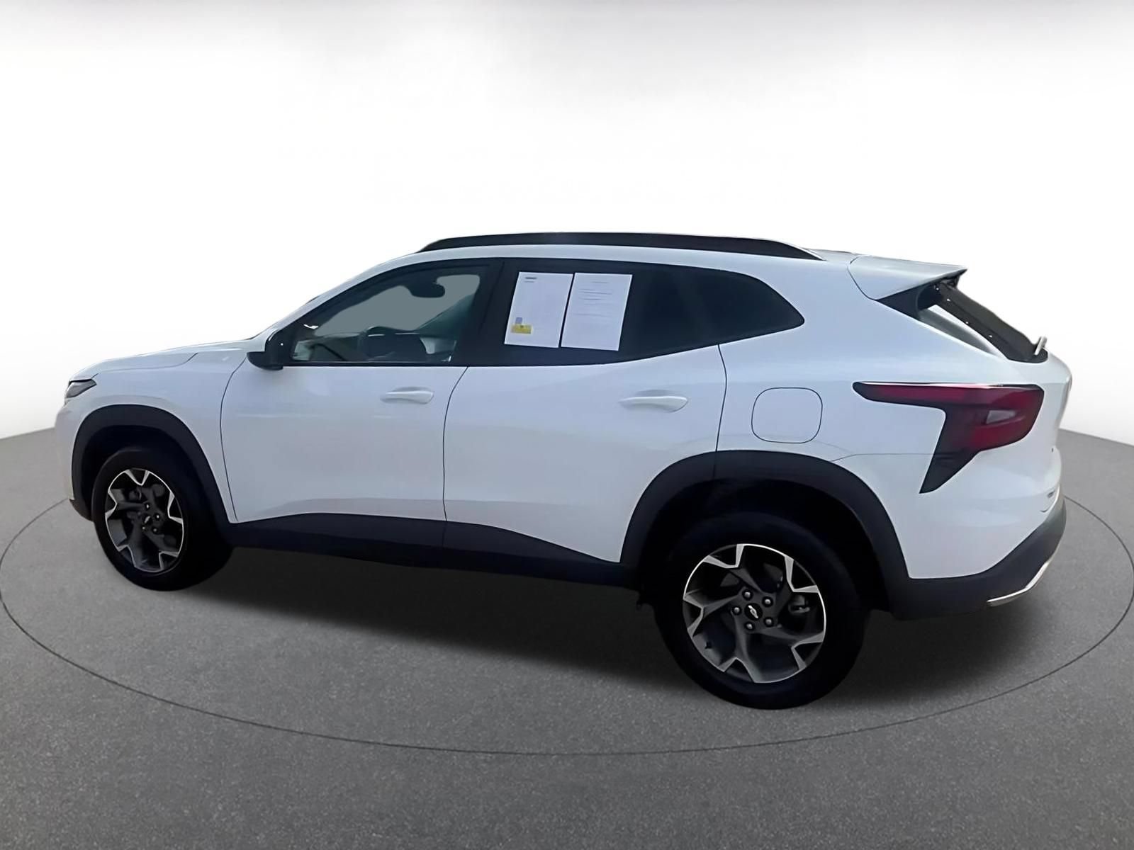 Used 2025 Chevrolet Trax LT w/ LT Convenience Package FWD image 8