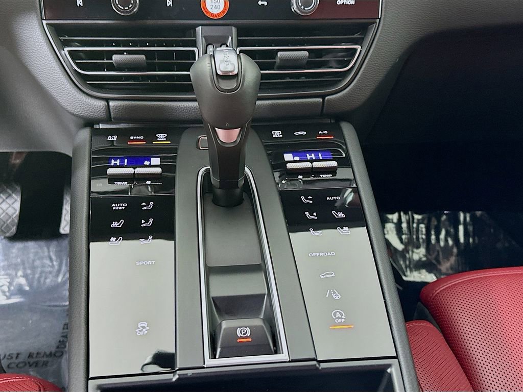 Used 2025 Porsche Macan image 19