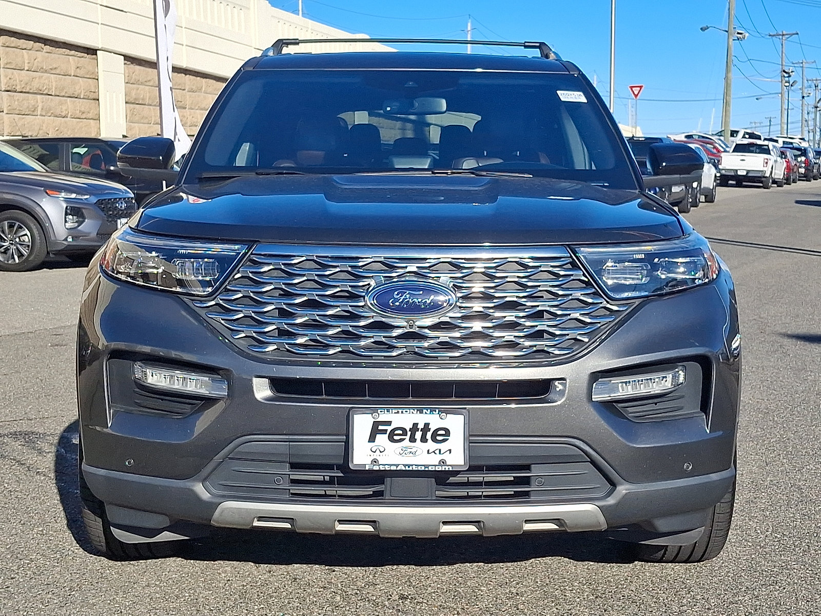 Used 2020 Ford Explorer Platinum w/ Premium Technology Package image 2