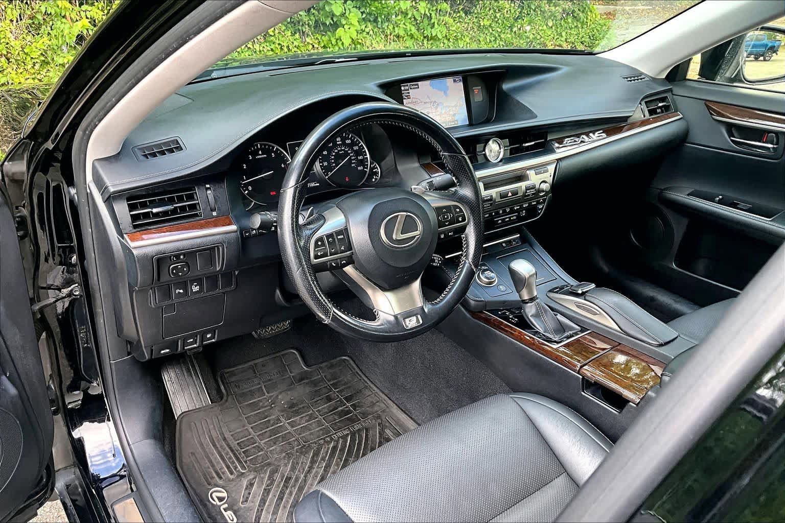 Used 2016 Lexus ES 350 w/ Navigation System Package FWD image 18