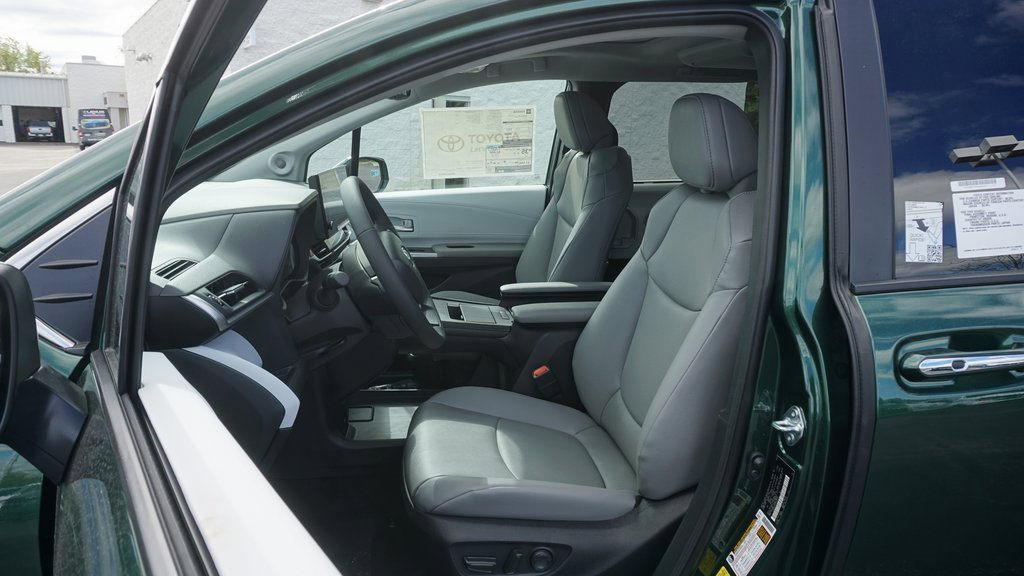 New 2025 Toyota Sienna XLE image 9