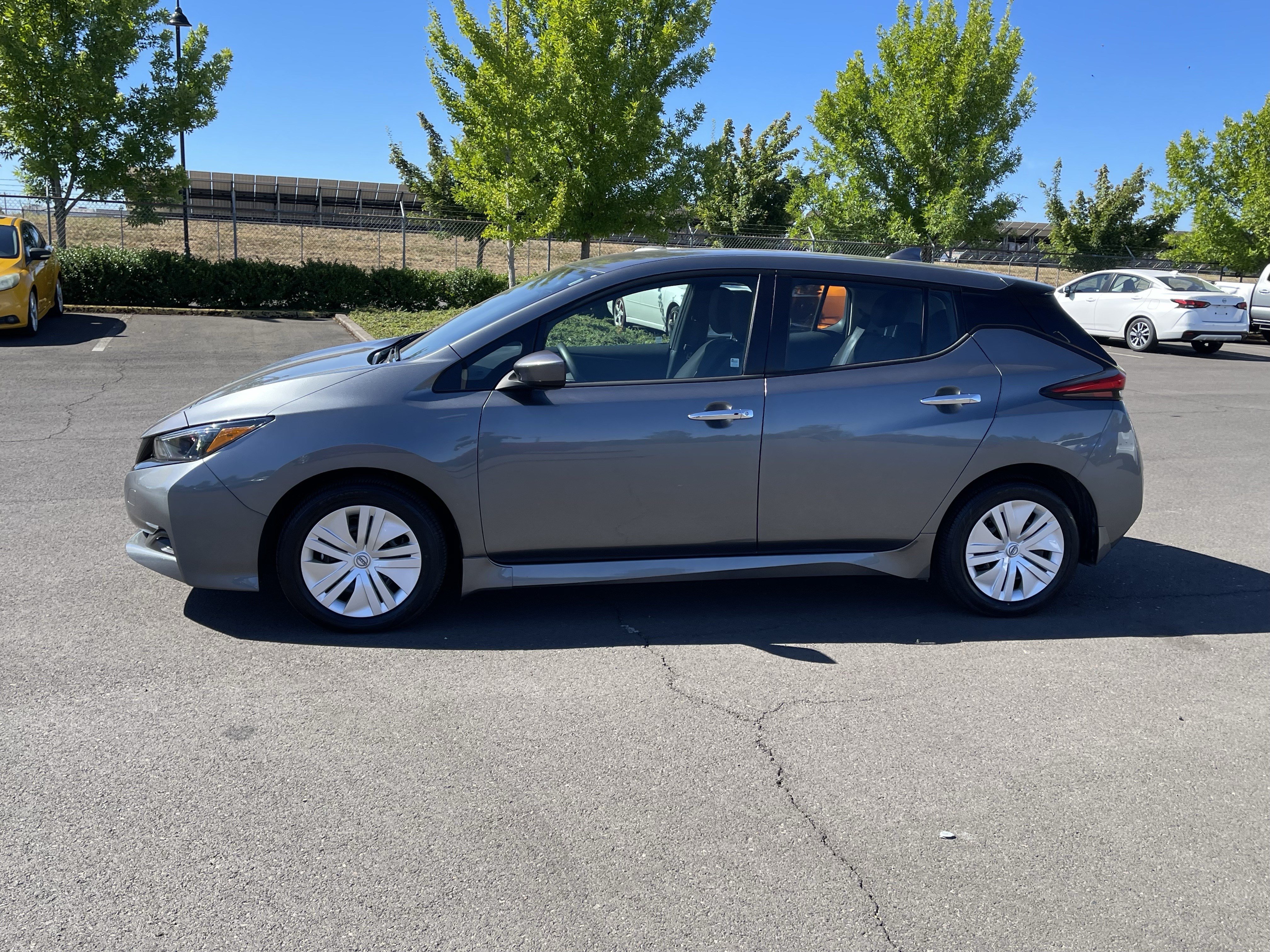 Used 2025 Nissan Leaf S FWD image 2