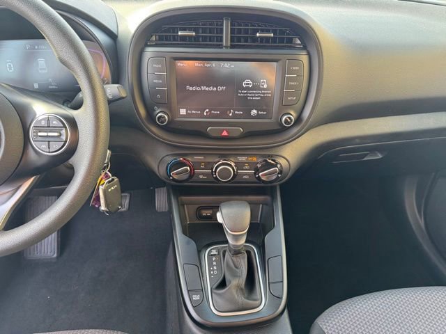 Certified 2025 Kia Soul LX w/ LX Technology Package image 20