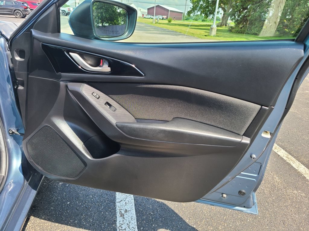 Used 2016 MAZDA MAZDA3 i Sport w/ Preferred Equipment Package FWD image 9