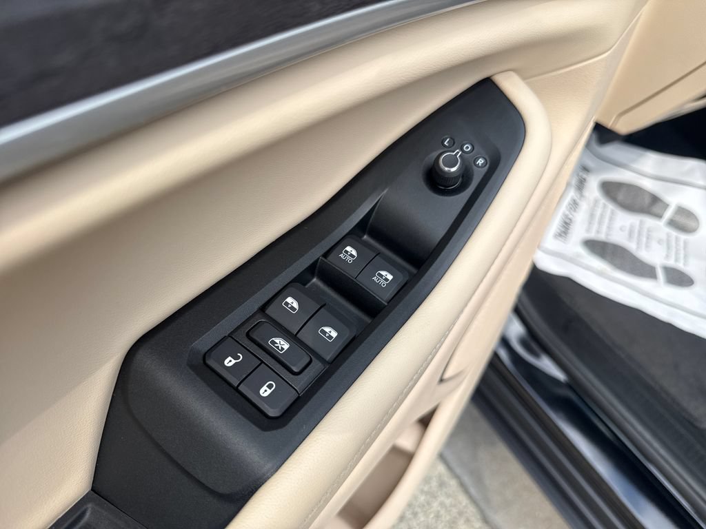 Used 2025 Jeep Grand Cherokee Limited w/ Luxury Tech Group II AWD/4WD image 10