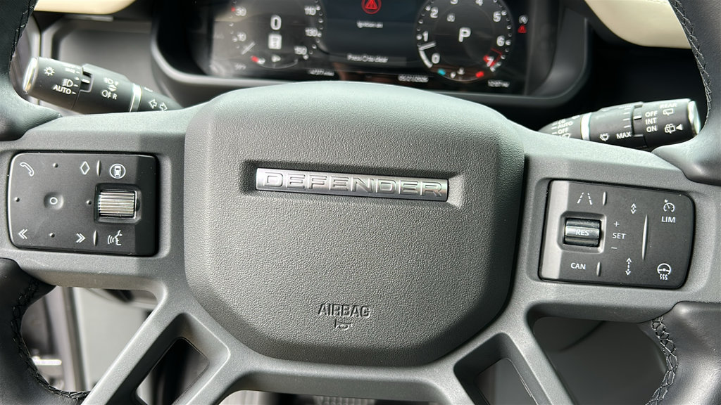 Certified 2024 Land Rover Defender 110 X-Dynamic SE AWD/4WD image 11