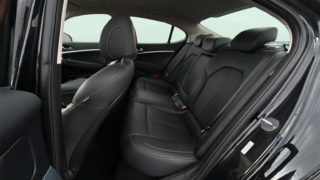 Used 2025 Genesis G70 2.5T RWD image 20