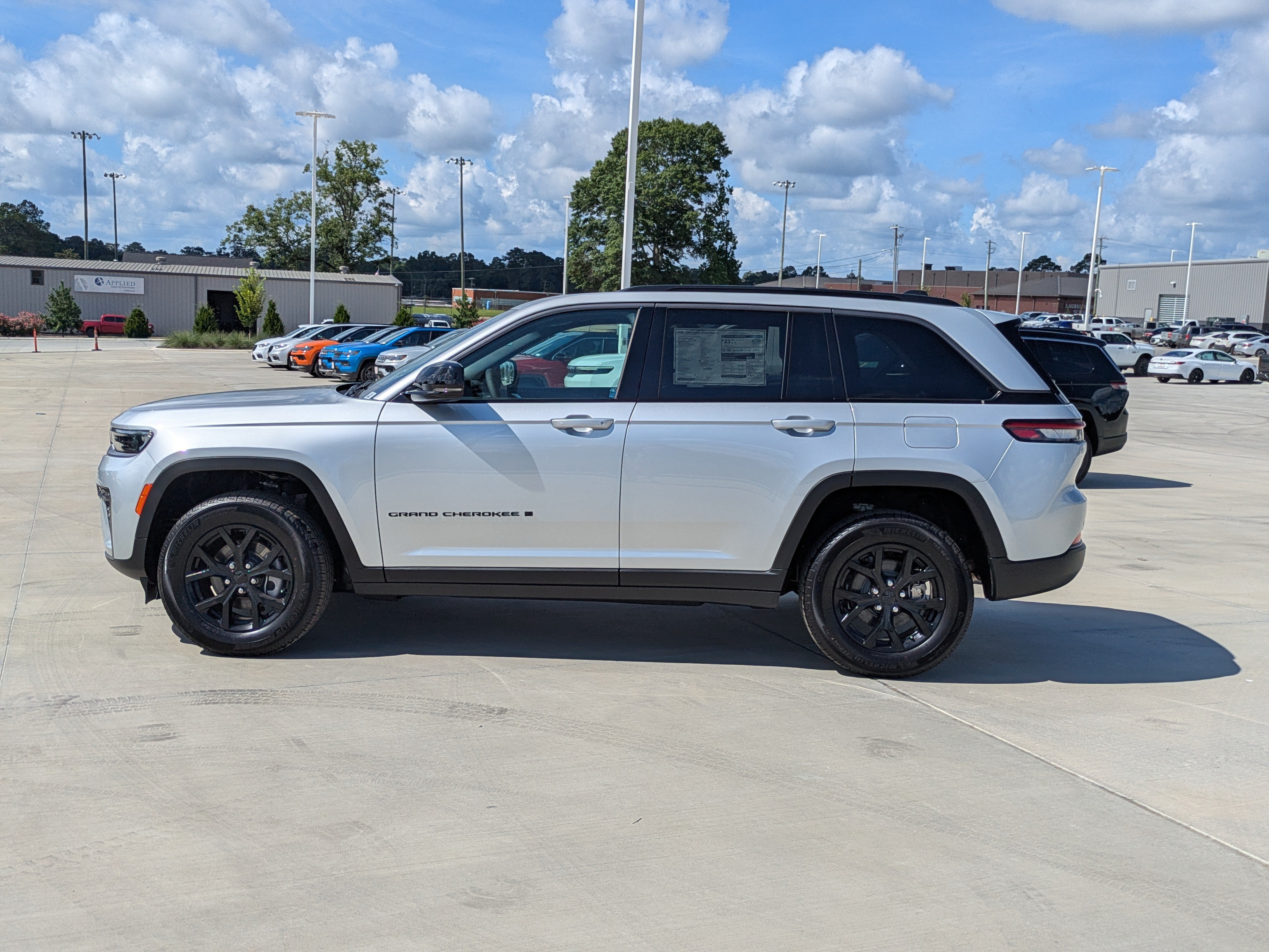 New 2026 Jeep Grand Cherokee Altitude RWD image 2
