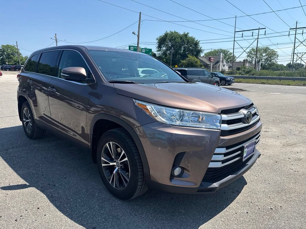 Used 2019 Toyota Highlander Plus AWD/4WD image 7