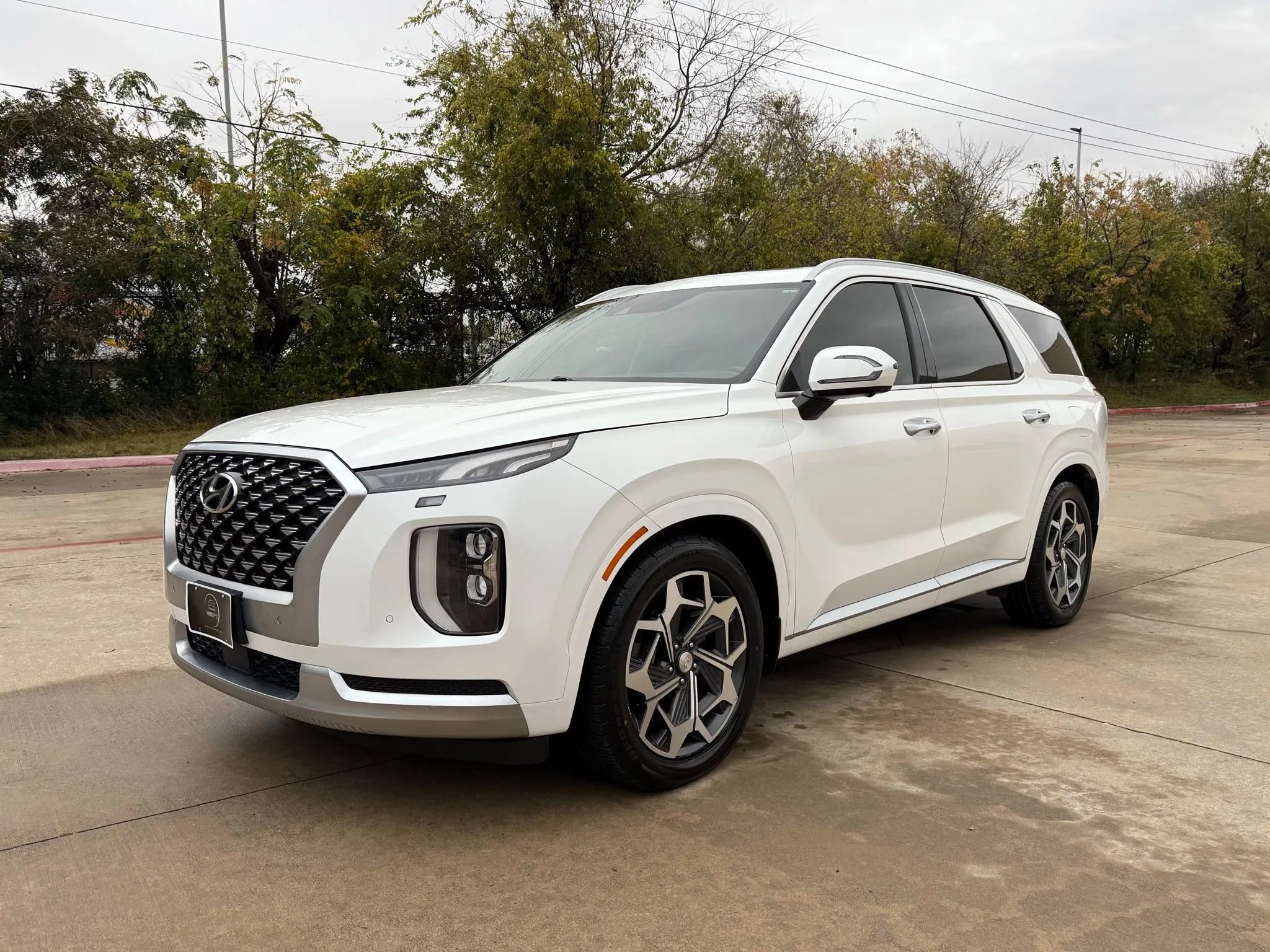 Used 2021 Hyundai Palisade Calligraphy image 2
