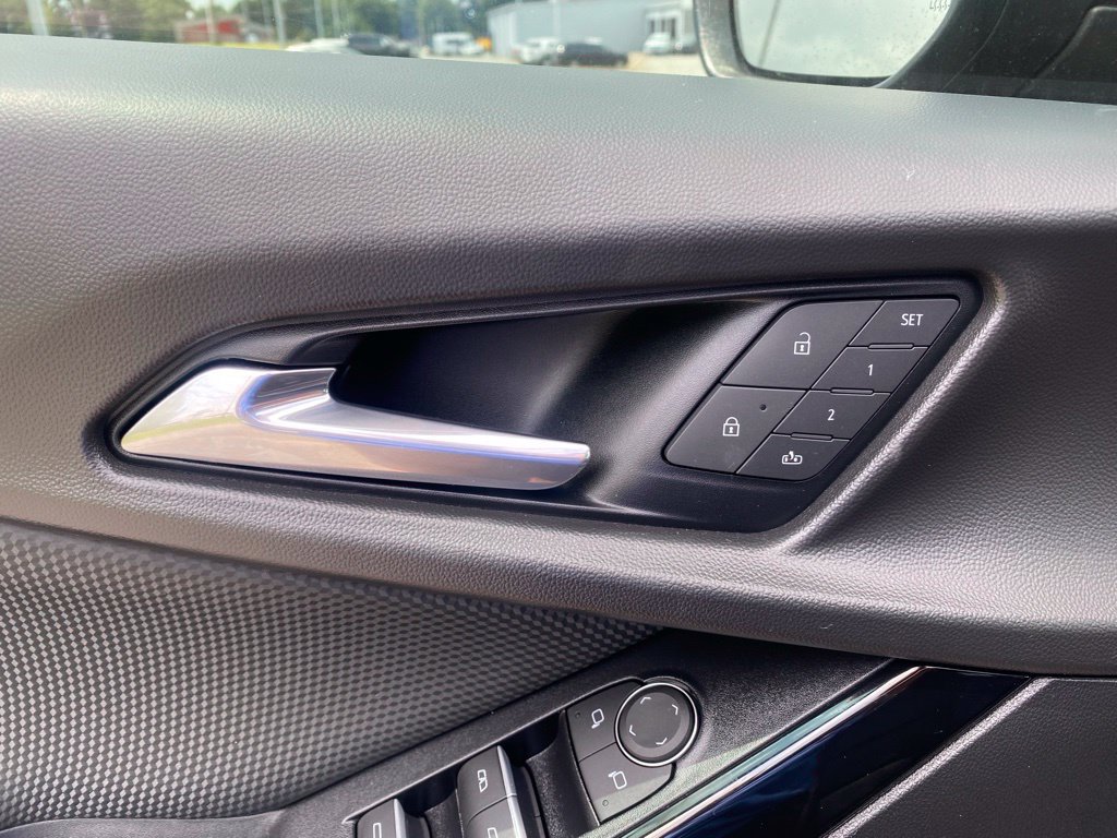 Used 2025 Chevrolet Equinox RS w/ Safety and Technology Package FWD image 14