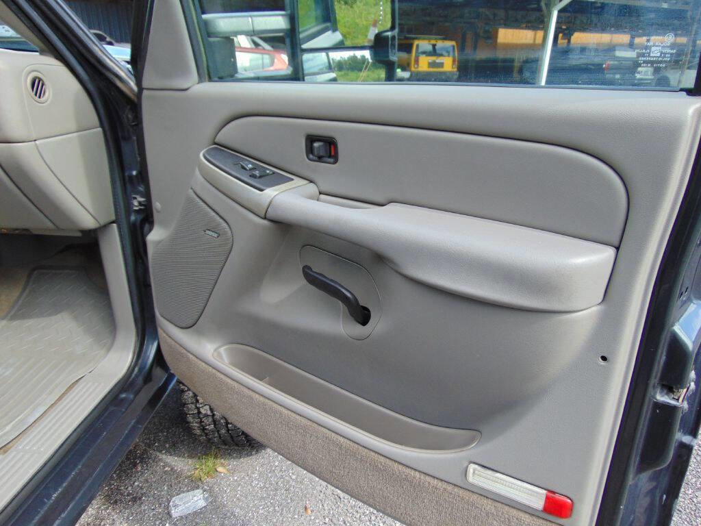 Used 2005 Chevrolet Silverado 2500 LS w/ Heavy-Duty Power Package image 25