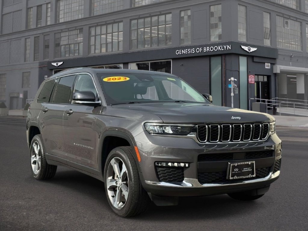 Used 2023 Jeep Grand Cherokee L Limited AWD/4WD image 2
