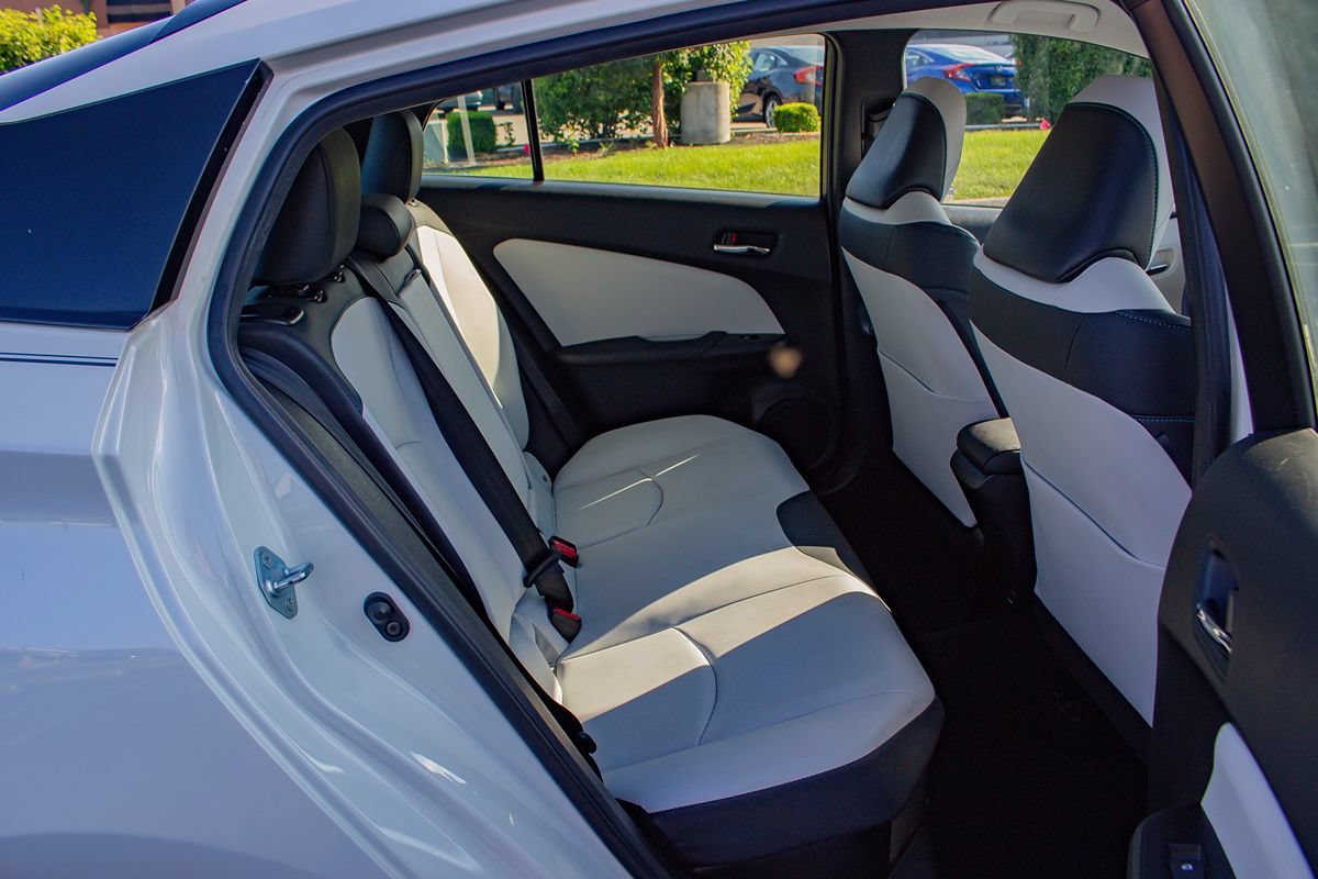 Used 2016 Toyota Prius Four FWD image 17